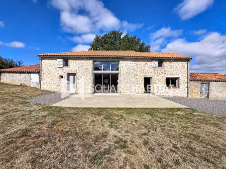 longère en pierre rénovée avec dépendances sur environ 7 000 m² - chiché