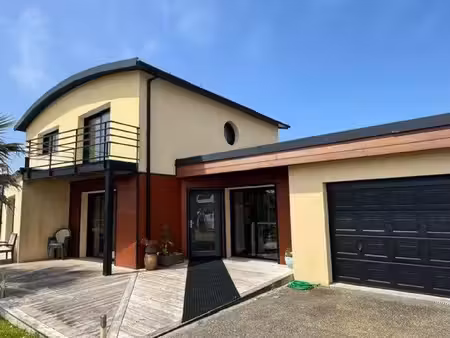 jolie contemporaine au bourg de plougonvelin