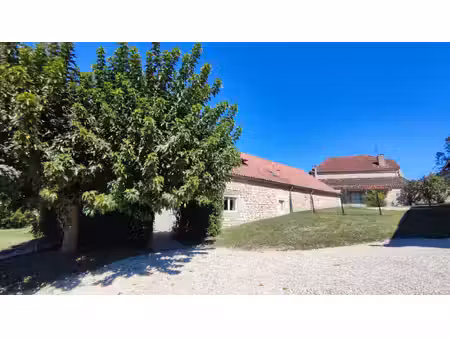 propriété quercynoise en pierre avec gîte 2 maisons  dépen