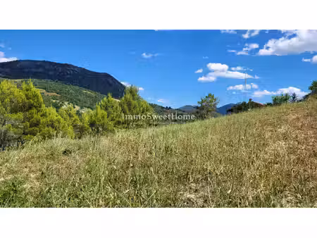 en position dominante  hors lotissement  terrain de 1035 m² con