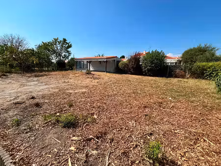 terrain constructible de 475 m2 aux epinettes à saint gilles croix de vie