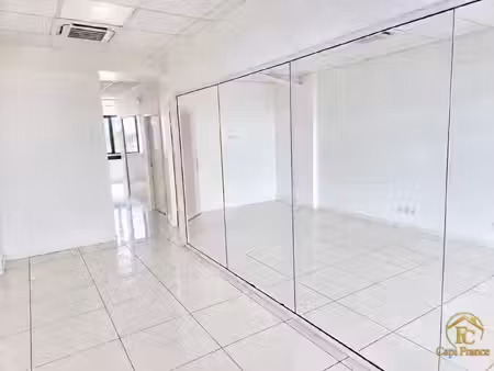 location bureau 2 pièces 128 m² à baie-mahault (97122)