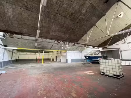 marcinelle – entrepôt de ± 740 m² avec bureaux et parking