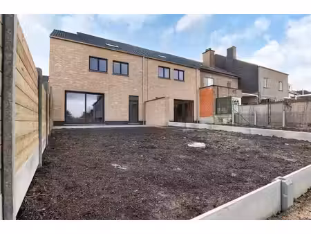maison neuve casco à vendre - située au centre de mere
