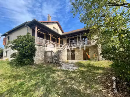 maison de 290 m2 comprenant 3 logements dans un environnement naturel