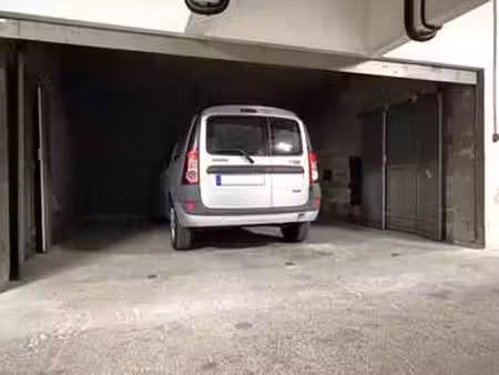 location garage box et parking à bruz (35170) : à louer / 23m² bruz