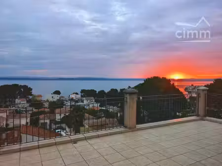 maison 6 pièces - vue panoramique sur l'étang de berre - plage à 4 min à pied - vendue meu