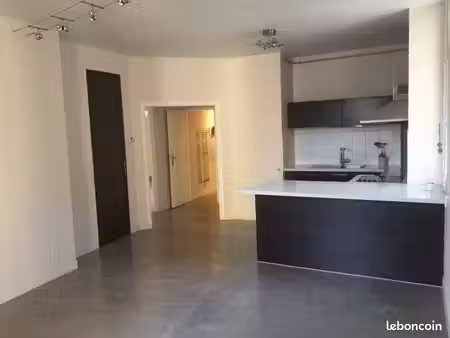 appartement t3. 64m2. terrasse