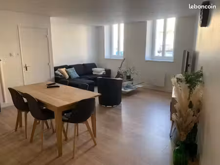 appartement t3 rénové avec terrain – centre-ville de moncoutant