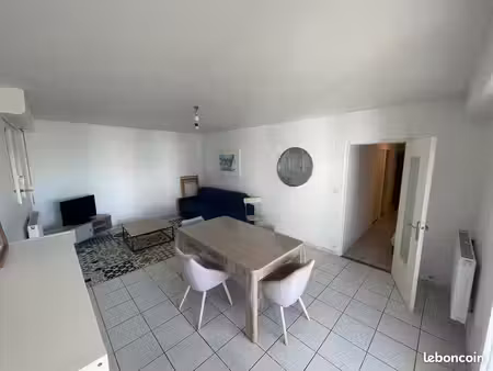 particulier loue appartement meublé carré d'as - auteuil