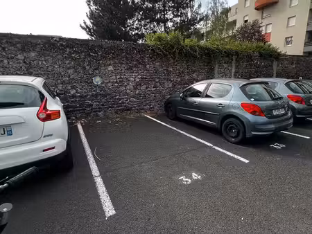 location parking à 5min de marche de la gare