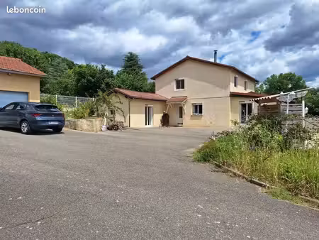 propriété 5 pièces 208 m²