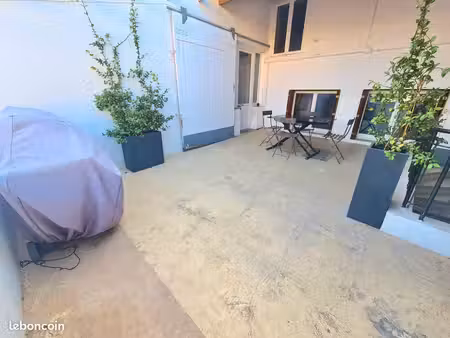 maison de village 75 m² avec terrasse + local commercial 100 m² – combles entièrement amén