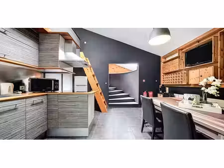 bâtiment commercial à vendre à spontin pour € 550.000 avec 2 chambres à coucher