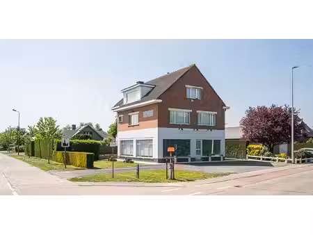bien commercial à vendre à de pinte pour € 525.000 avec 4 chambres à coucher