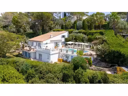 villa de luxe à vendre dans le quartier les colles-camp lauvas-font de l'orme