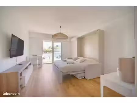cannes (06400)  isola bella – grand studio lumineux  rénové  meublé et climatisé avec terr
