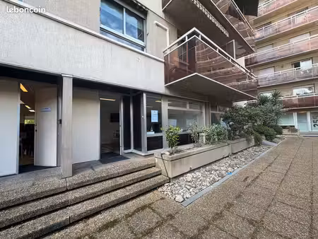 bureau 28 m² – prado / rond-point du prado – climatisé – sanitaires privatifs