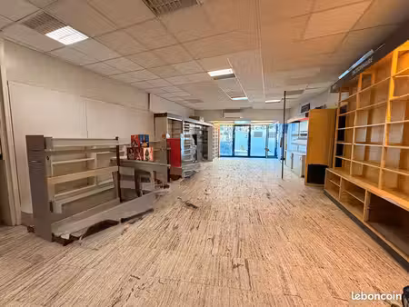 boutique 95 m² aubagne