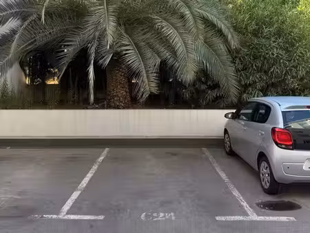 parking dans une cour privée