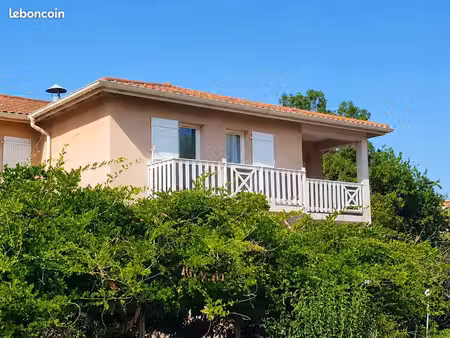 bel appartement avec 3 balcons