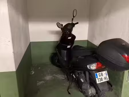 place parking moto sécurisée  rare - paris 9e (anvers)