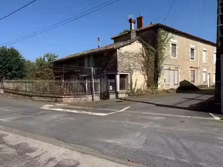 vente maison 5 pièces 207 m² à limalonges (79190)  57 000 €