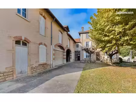 maison 9 pièces 220 m²