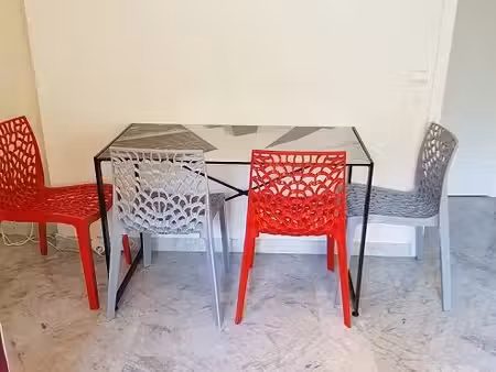 f1 de 30m² avec cave et parking