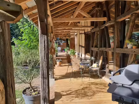 magnifique ensemble bressan situé dans un écrin de verdure