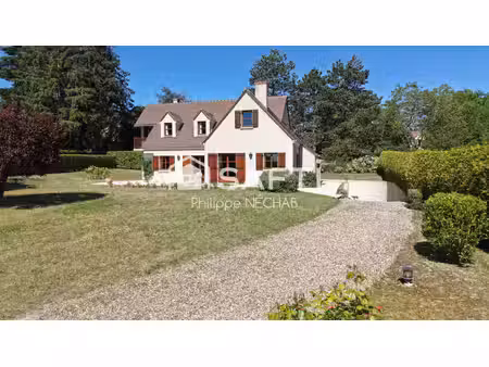 maison de 183 m2 - 4 chambres - sous-so tatal - 1790m2 de terrain autour.