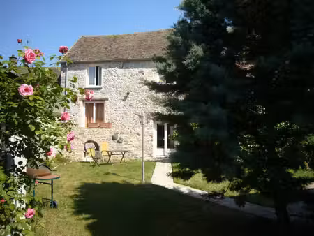 maison en pierre avec dépendance et garages 2 voitures sur 640m clos de murs