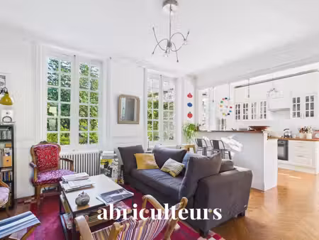 maison de ville 8 pièces – 5 chambres – jardin – cognac jardin public