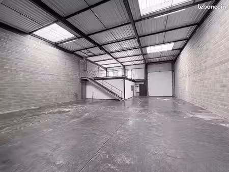 local 319 m² décines-charpieu
