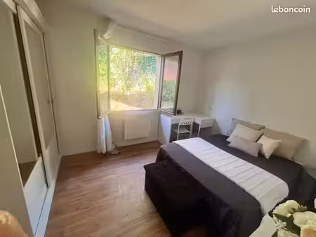 chambre meublée 11 m² chez l’habitant – floirac – 485 cc