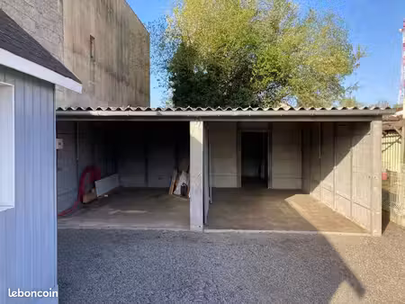 parking/box 150 m² arveyres