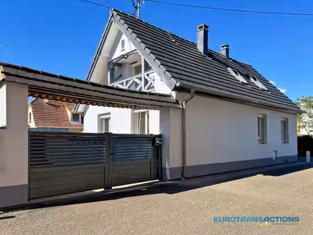 maison de 5 pièces rénovée et au calme en impasse  de 100 m² (121 m² au sol) avec dépendan