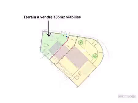 terrain constructible de 185 m²