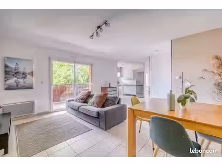 appartement 3 pièces 66 m² belle terrasse couverte