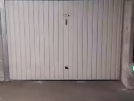 garage/box 12 m² vitre