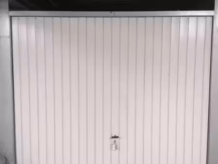 garage/box 14 m² vitre