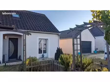 maison récente 130 m2  + garage 45m2 dpe: b  3 chambres  terrain 1000 m² vue dégagée sur c