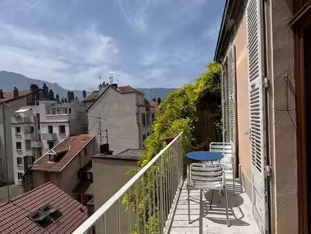 duplex lumineux et traversant 70 m2