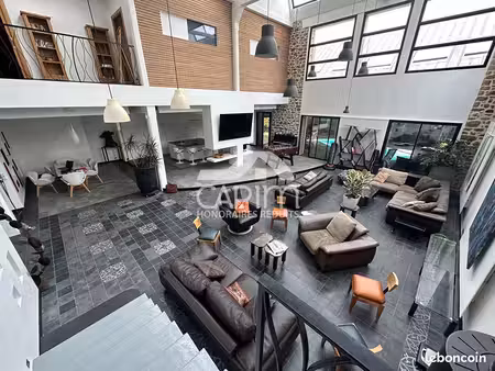 maison 9 pièces 550 m²
