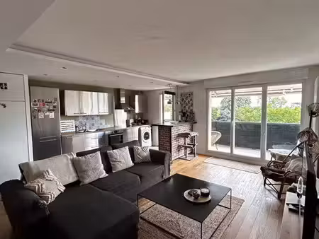 t3 rénové de 72 m² – balcon 10 m² plein sud – vue dégagée – parking