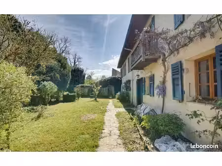 charmante maison rénovée 170 m² (6 ch.) avec jardin arboré