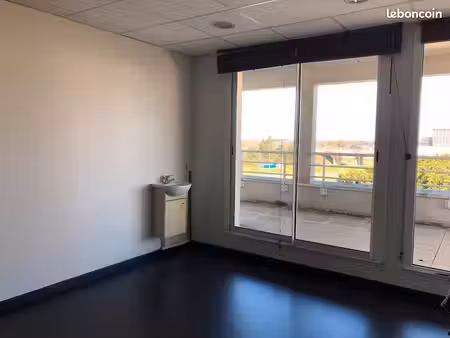 local professionnel au sein d'un cabinet paramédical