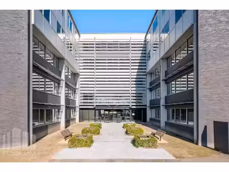4198 m² de bureaux prêts à l'emploi à proximité du r4