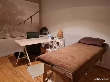 bureau avec table de massage à louer