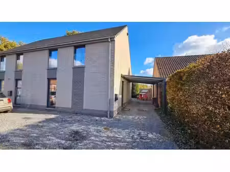 maison neuve comprenant 3 chambres et jardin!!